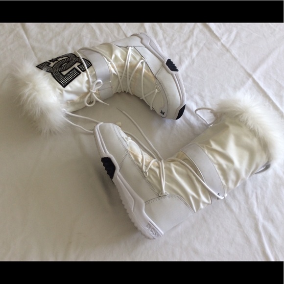 DC Shoes - DC White snowboarding boots size Large